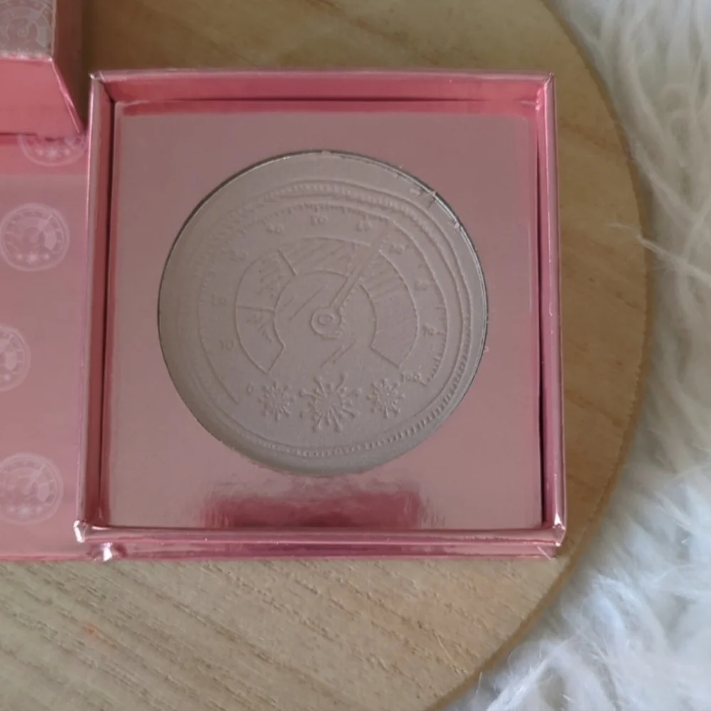 Makeup Revolution X Elf Highlighter Jovie - Picture 2 of 4